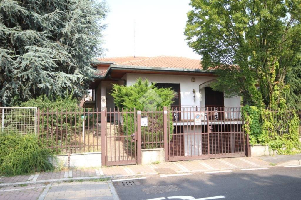 Villa in vendita a Cornaredo via omero, 20