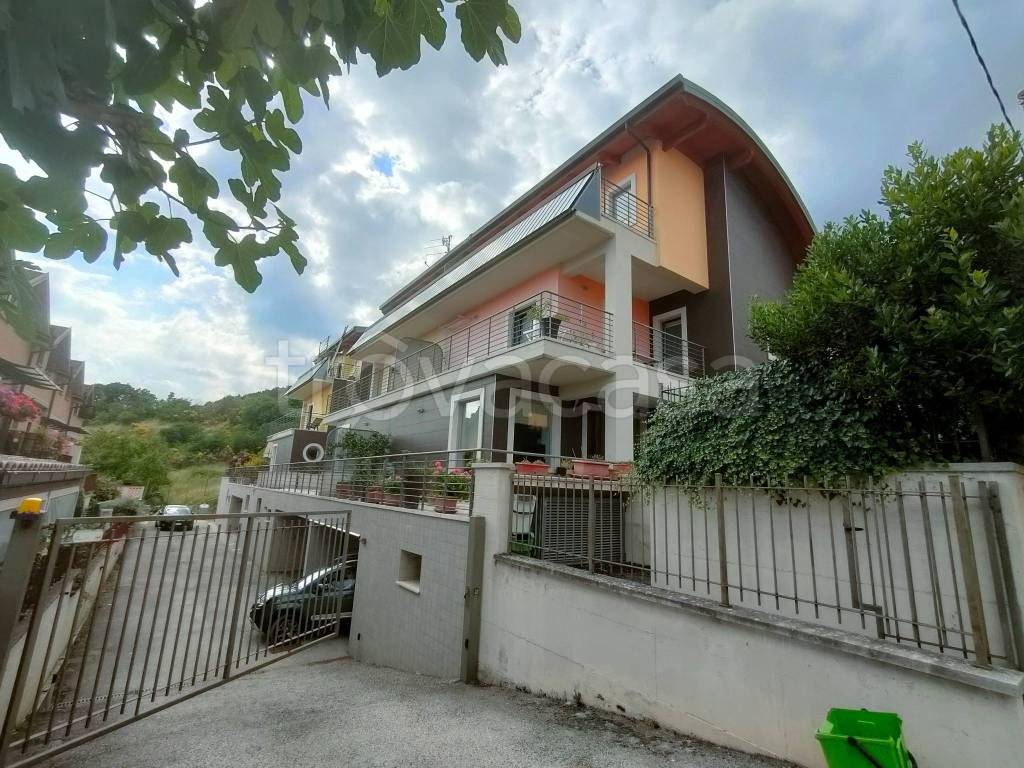 Villa Bifamiliare in vendita a L'Aquila