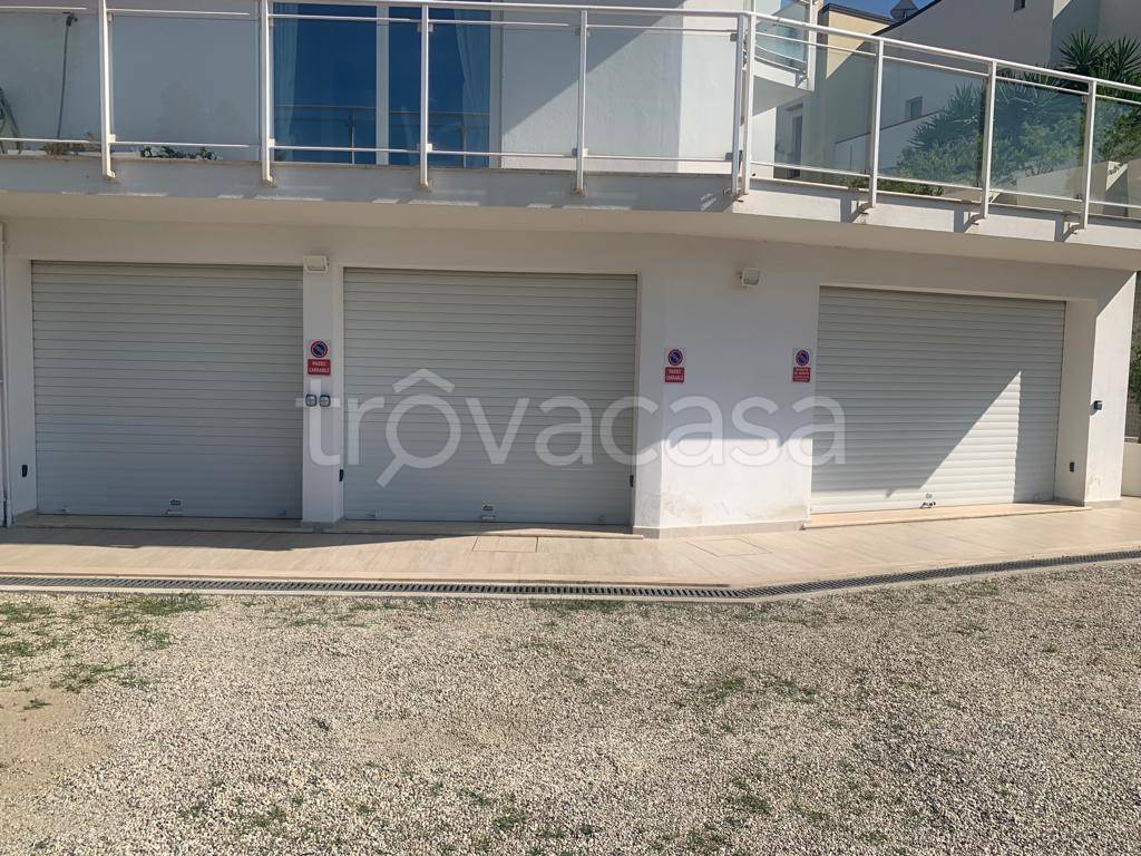 Garage in affitto a Soverato via Corrado Alvaro, snc