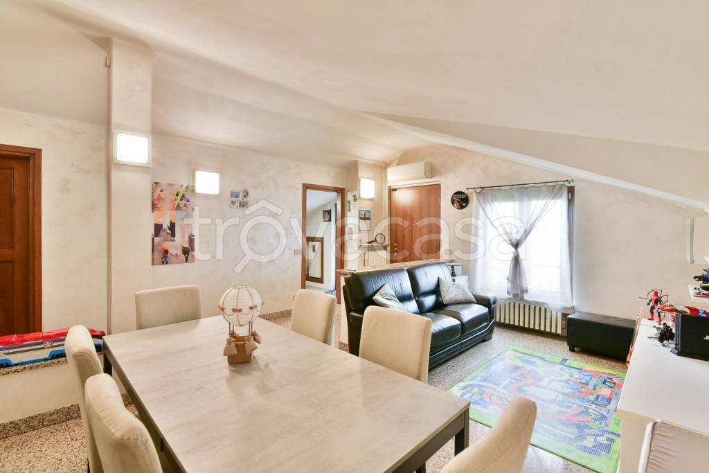 Appartamento in vendita a Lentate sul Seveso via Andrea Ronzoni, 10