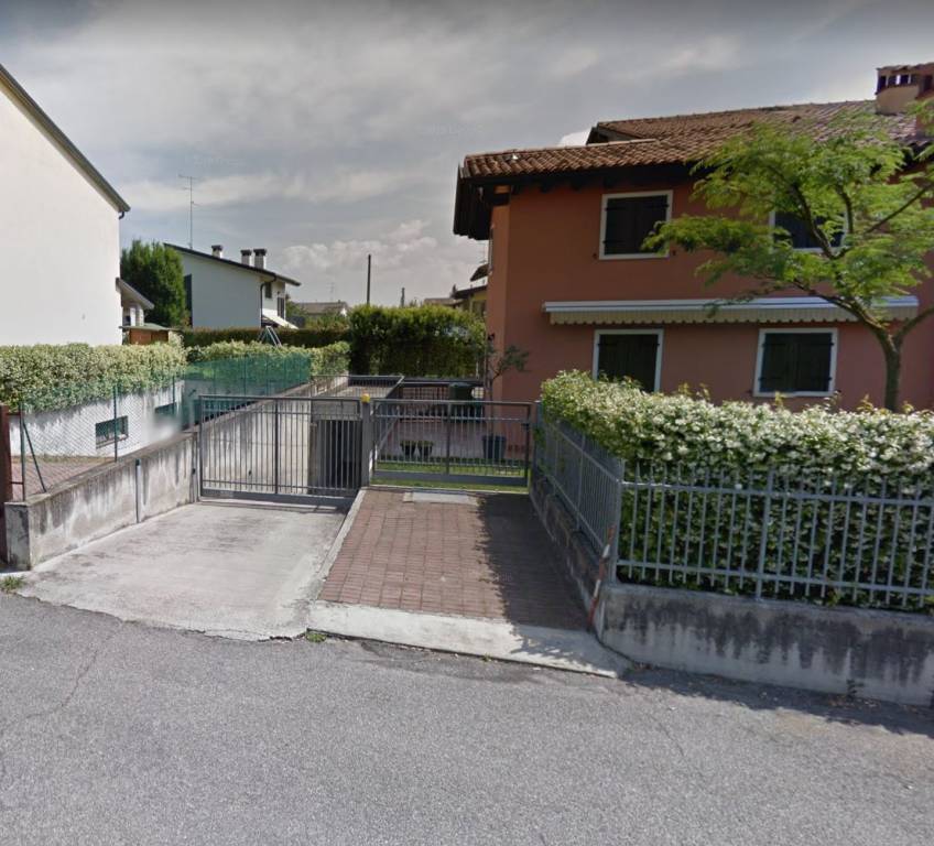 Posto Auto in affitto a Peschiera del Garda via San Francesco, 2