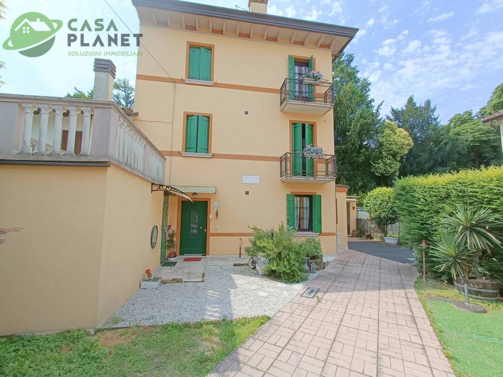 Villa Bifamiliare in vendita a Mogliano Veneto via Marconi
