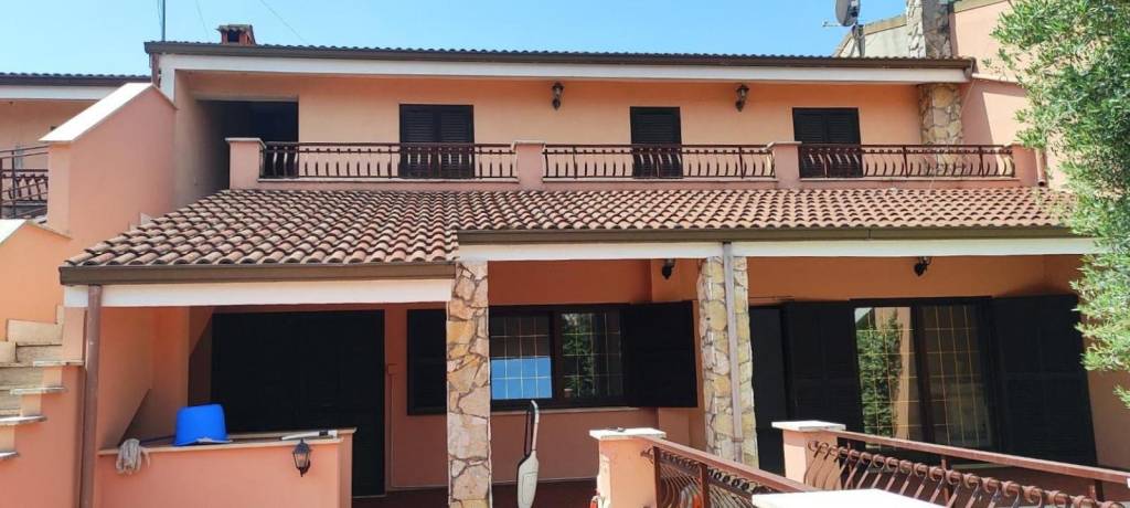 Villa Bifamiliare in vendita a Guidonia Montecelio via Monginevro, 70