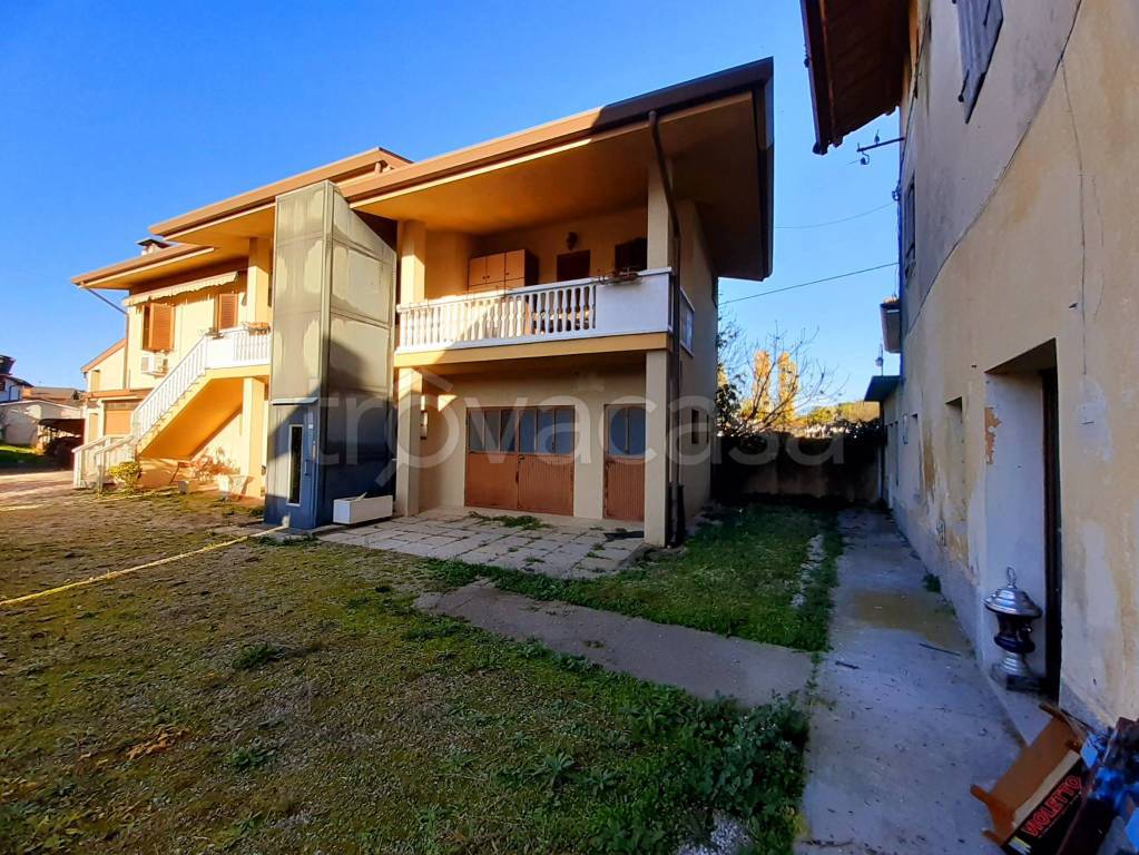 Casa Indipendente in vendita a San Vito al Torre via Udine, 42
