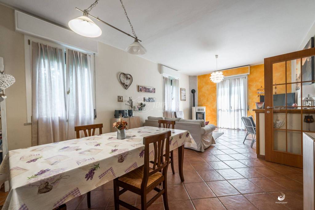 Casa Indipendente in vendita a Sassuolo via Vallurbana