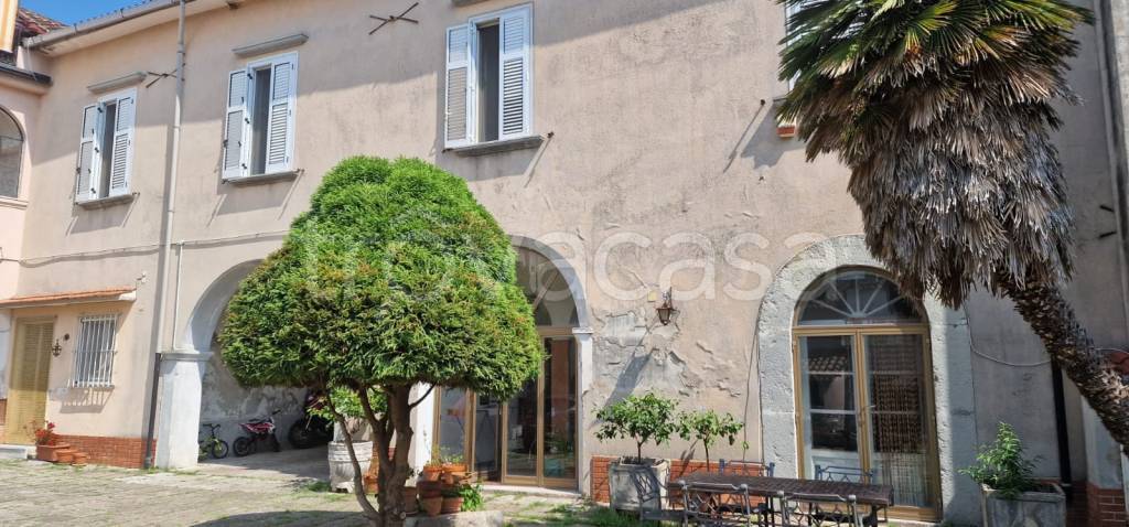 Casa Indipendente in vendita a Baronissi via Domenico Cirillo