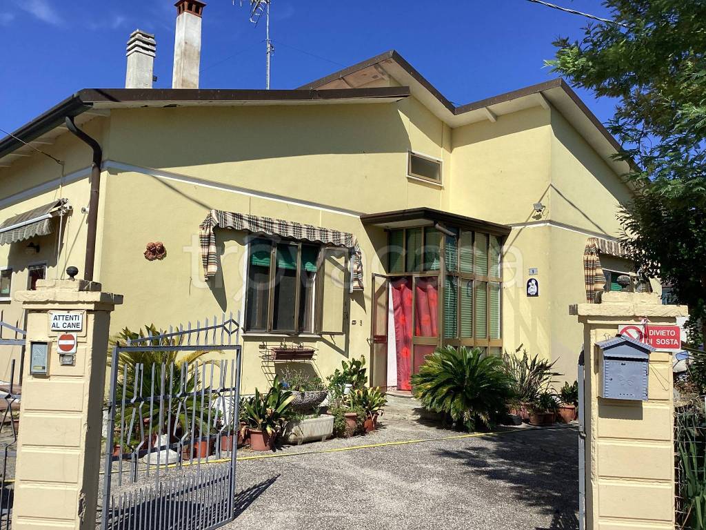 Villa in vendita a Porto Tolle via Eugenio Curiel, 9