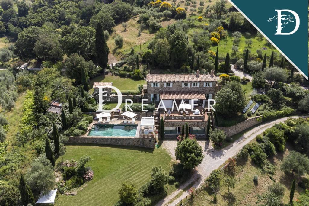 Villa in vendita a Montalcino localita Podere Salicutti, 174
