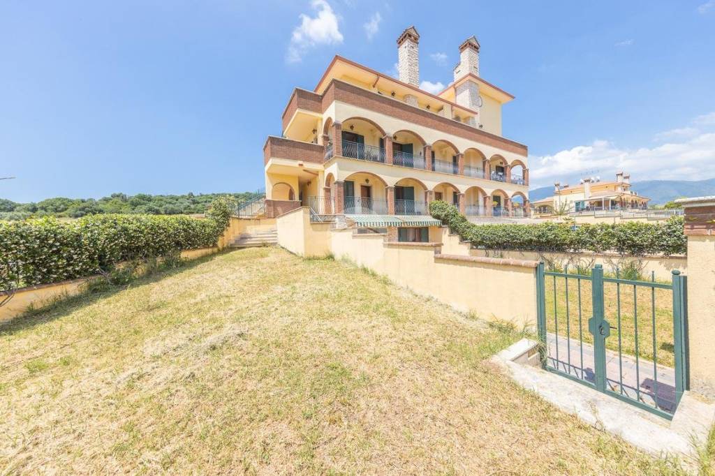 Villa a Schiera in vendita a Guidonia Montecelio via Cristoforo Ferrari, 67