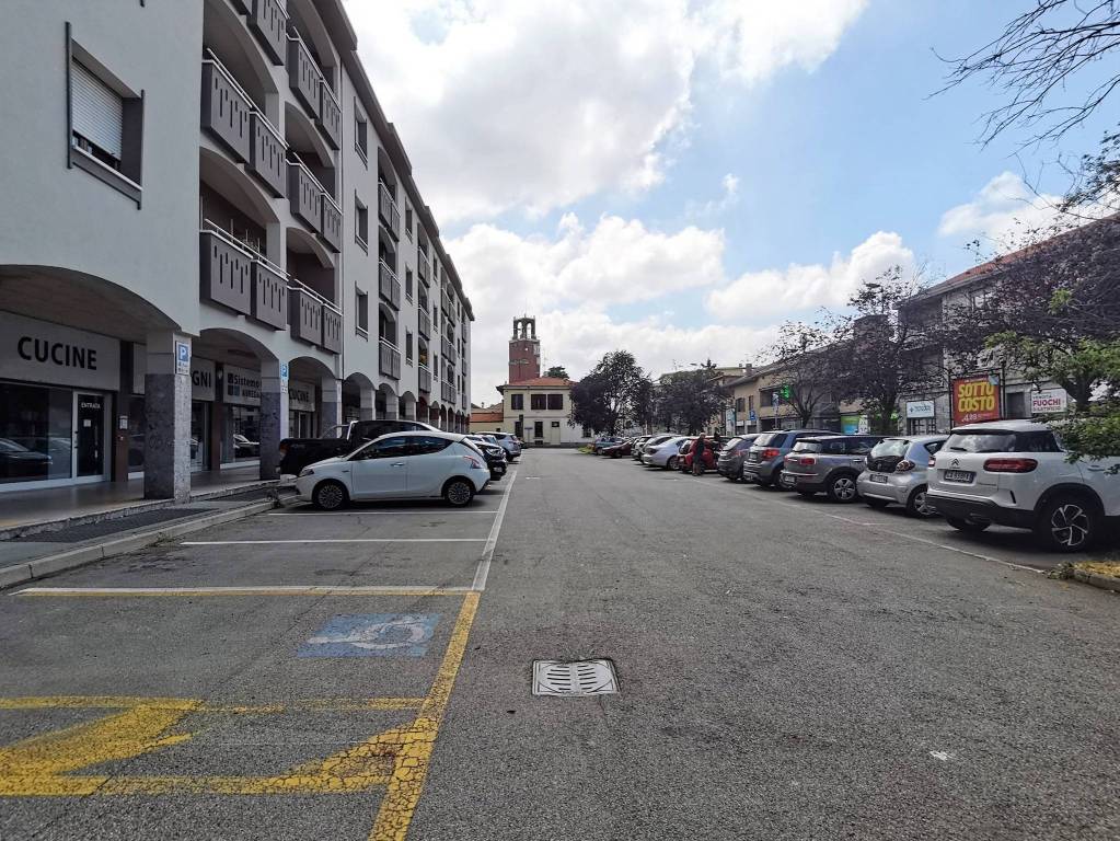 Negozio in affitto a Nerviano via Milano, 16