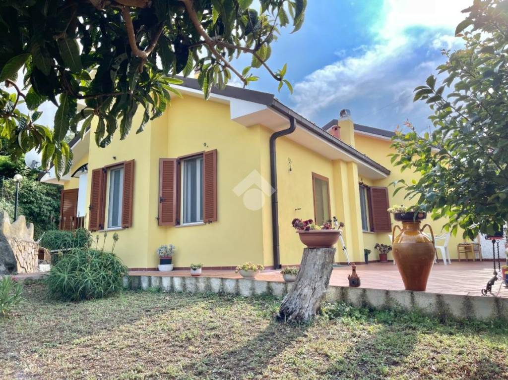 Villa a Schiera in vendita a Diano Arentino via IV Novembre, 61