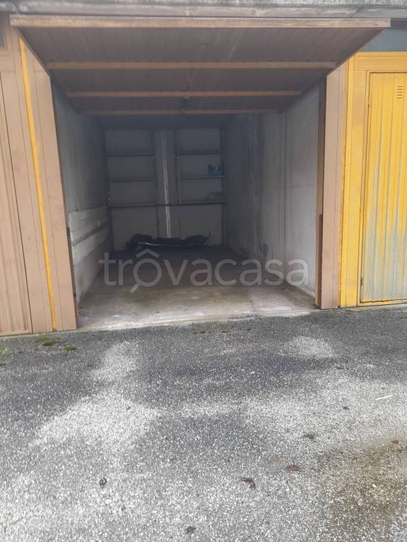 Garage in affitto a Treviso via Liguria, 6