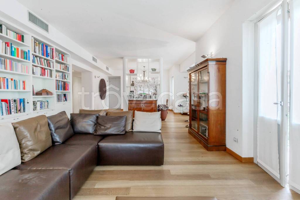 Appartamento in vendita a Milano viale Beatrice d'Este, 23