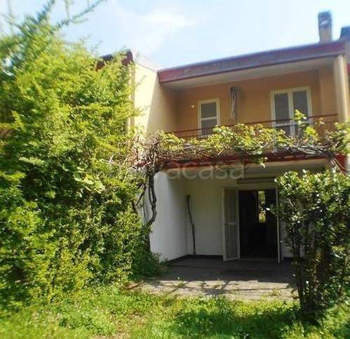Villa a Schiera in vendita a Pessano con Bornago via Ruggero da Pessano, 27