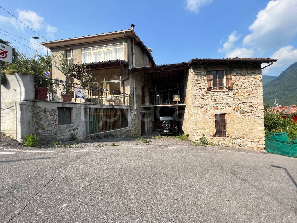 Casa Indipendente in vendita a Casazza via Enrico Fermi, 15