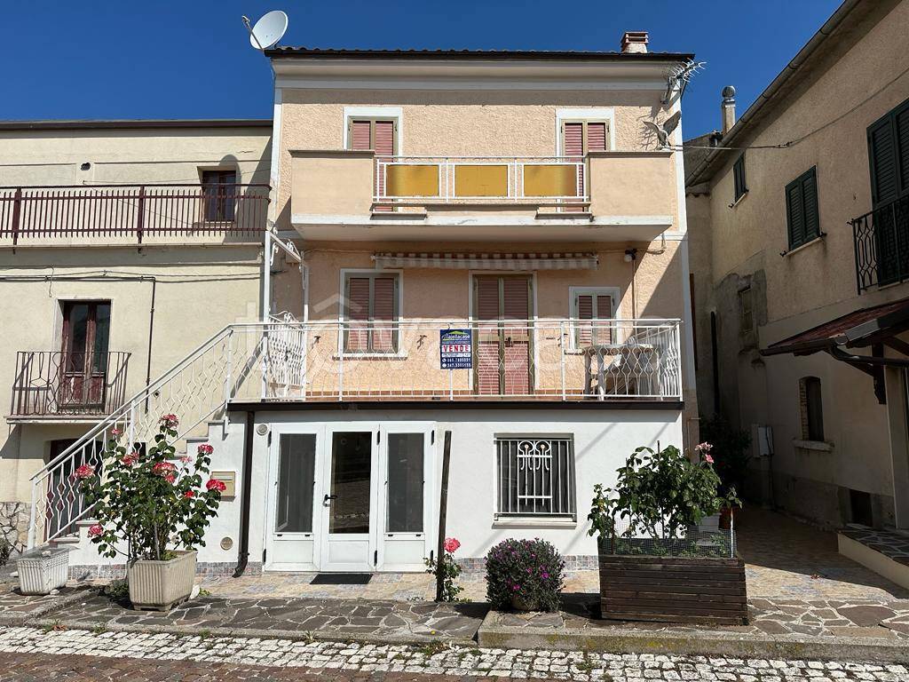 Casa Indipendente in vendita a Collepietro via Giuseppe Mazzini, 59