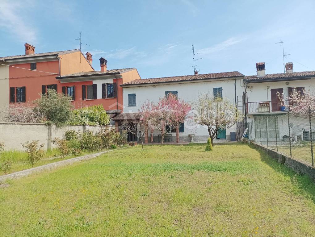 Villa a Schiera in vendita a Chignolo Po via Cucchiani, 31
