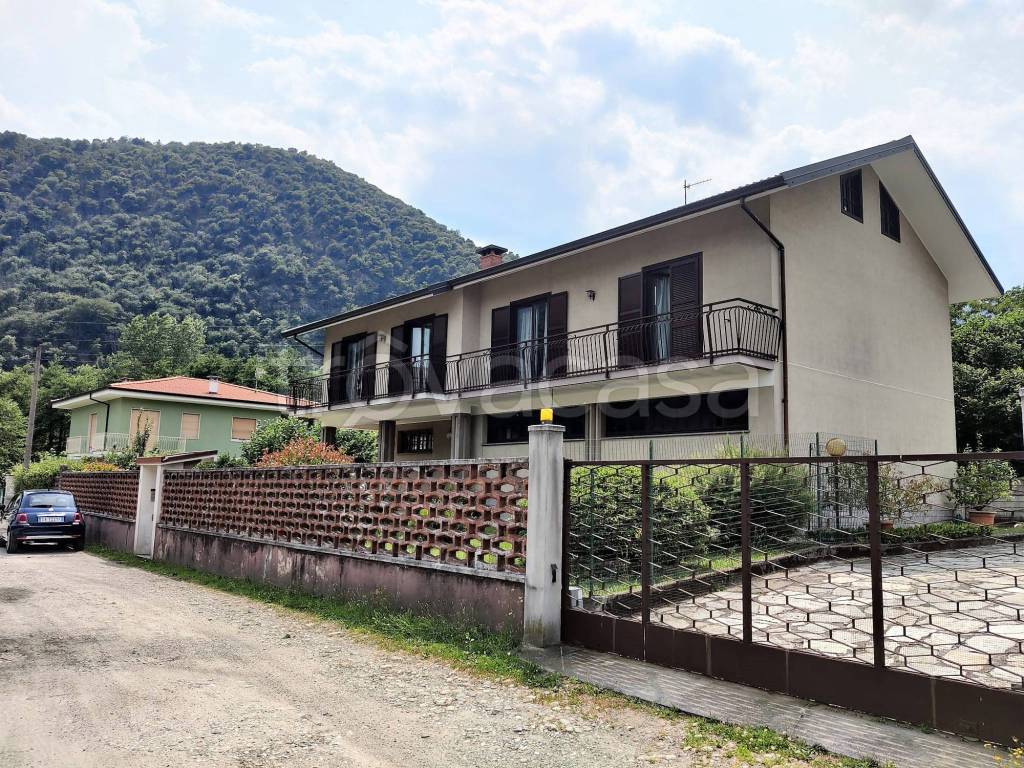 Villa in vendita a Gravellona Toce via Cantarana