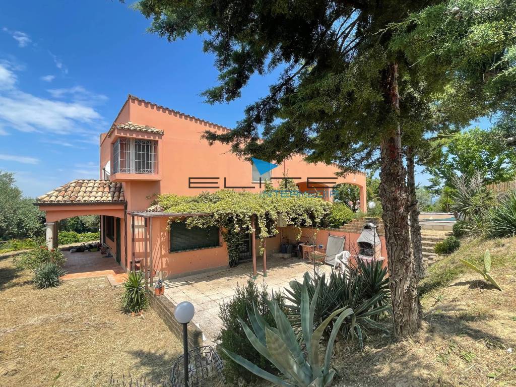 Villa in vendita a Pescara strada Valle Furci