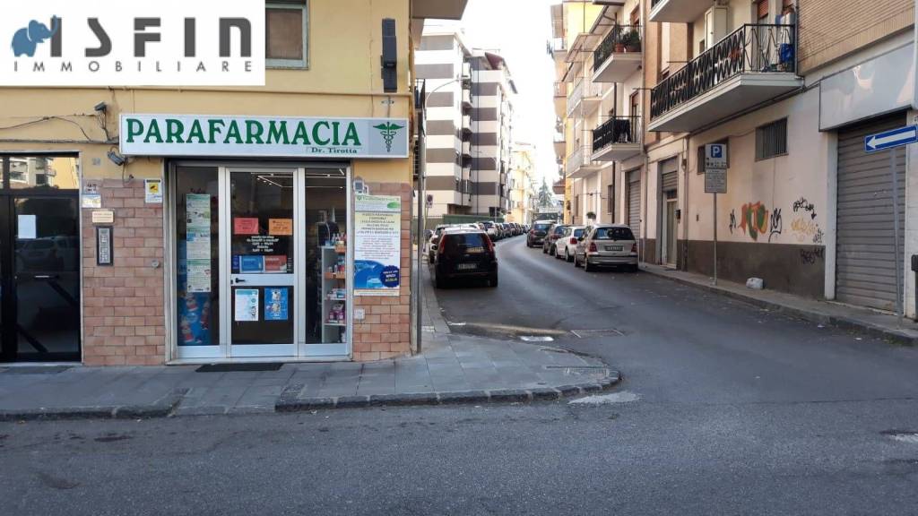Negozio in vendita a Cosenza via Silvio Sesti, 29