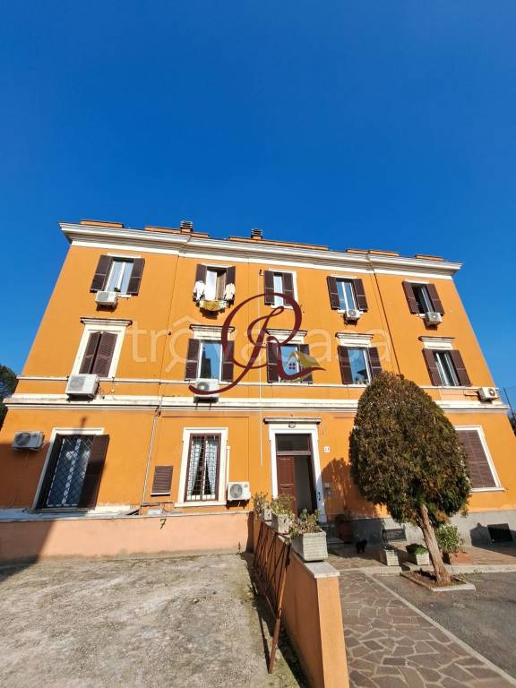 Appartamento in vendita a Roma via di Prato Falcone, 2