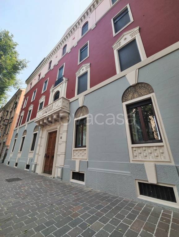 Ufficio in vendita a Pavia viale Vittorio Emanuele II