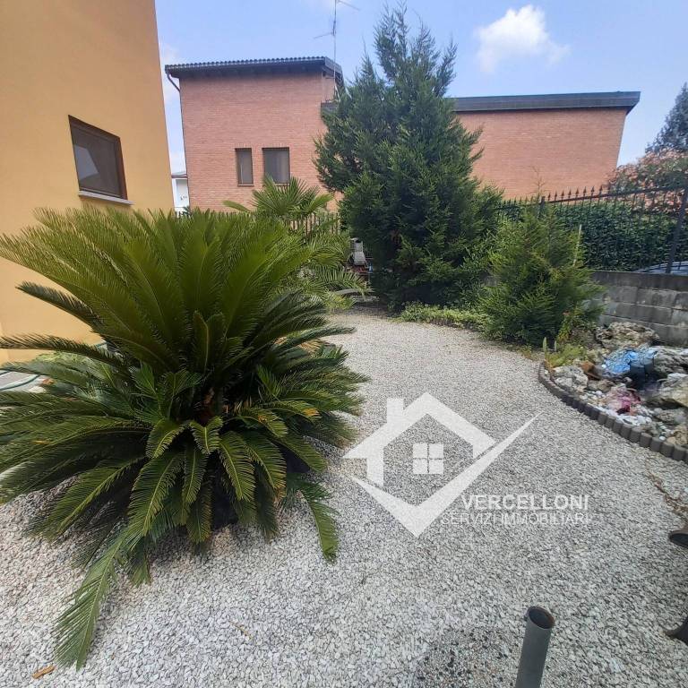 Villa in vendita a Novara via Ruggero Leoncavallo, 46