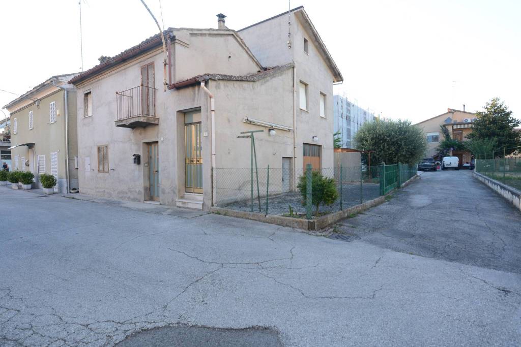 Villa in vendita a Montecassiano via Giuseppe Mazzini, 7