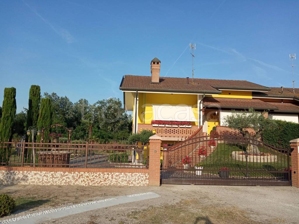 Villa Bifamiliare in vendita a Porto Viro via Torino, 1