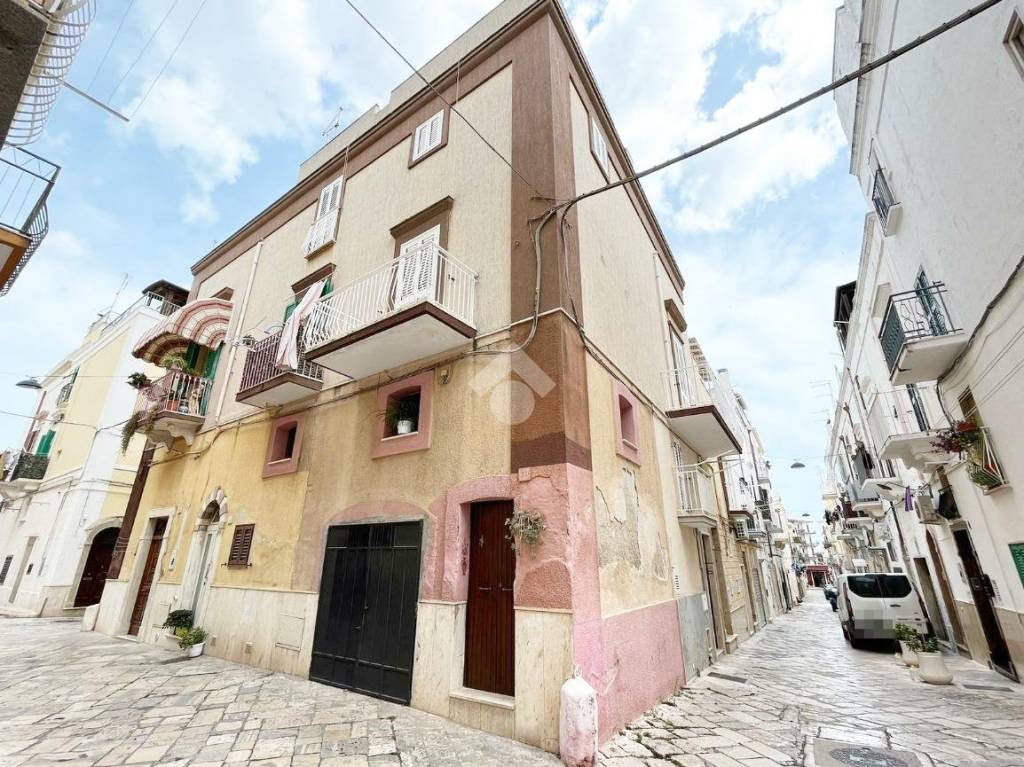 Casa Indipendente in vendita a Fasano via Edmondo de Amicis, 4