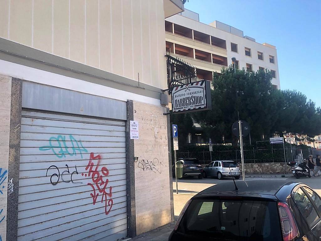 Negozio in vendita a Bari via Giuseppe Maria Giovene, 25