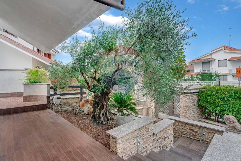 Villa in vendita a Bareggio via Rodolfo Morandi, 13