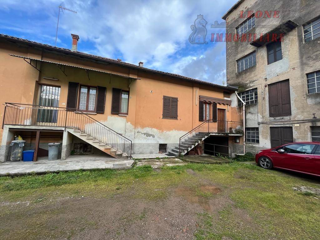 Villa Bifamiliare in vendita a Siziano via della Stazione, 15