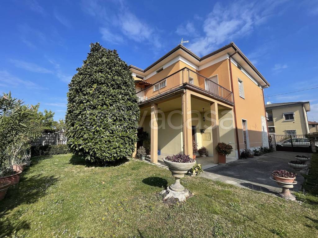 Villa in vendita a Brescia via della Seta