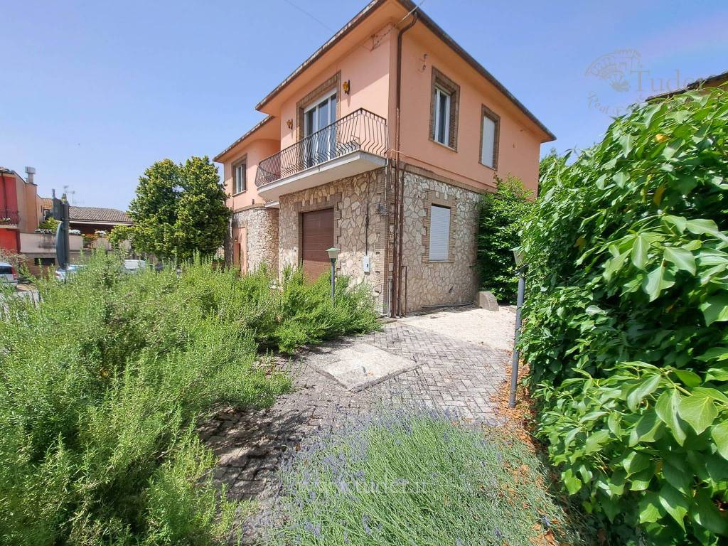 Villa in vendita ad Avigliano Umbro via Porta Vecchia, 12