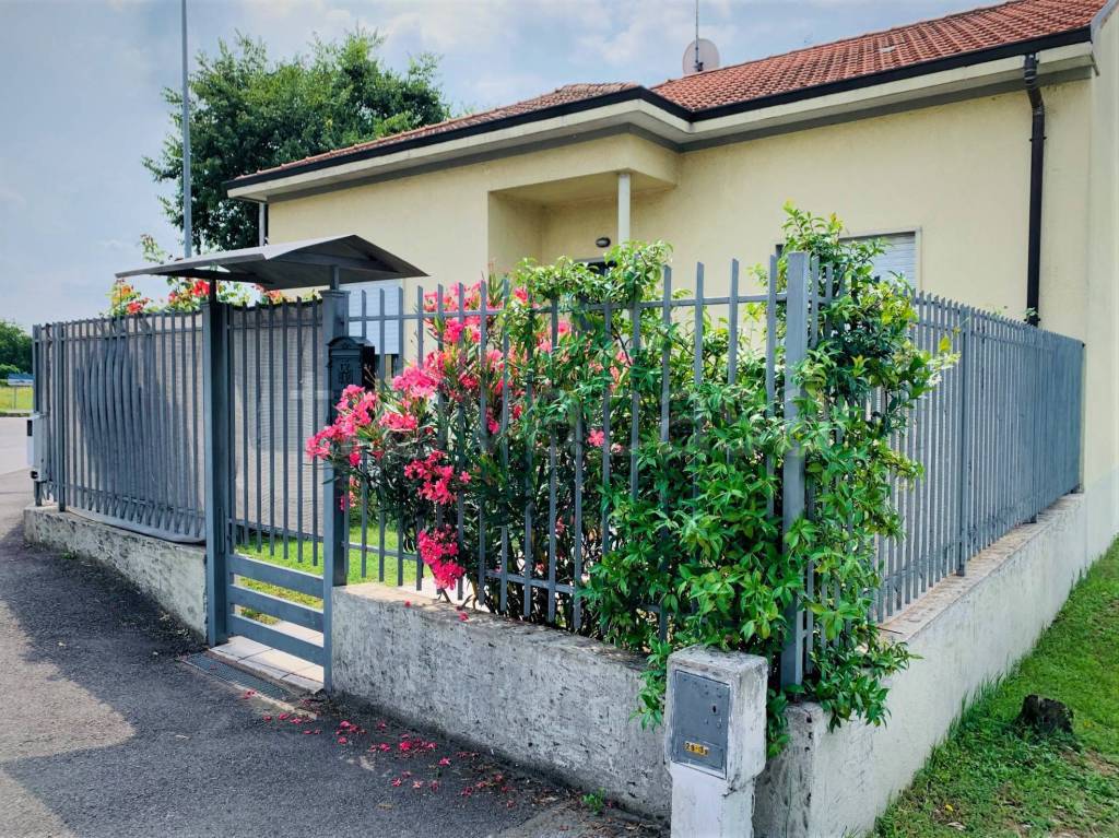 Villa in vendita a Seregno via Livio Colzani, 125