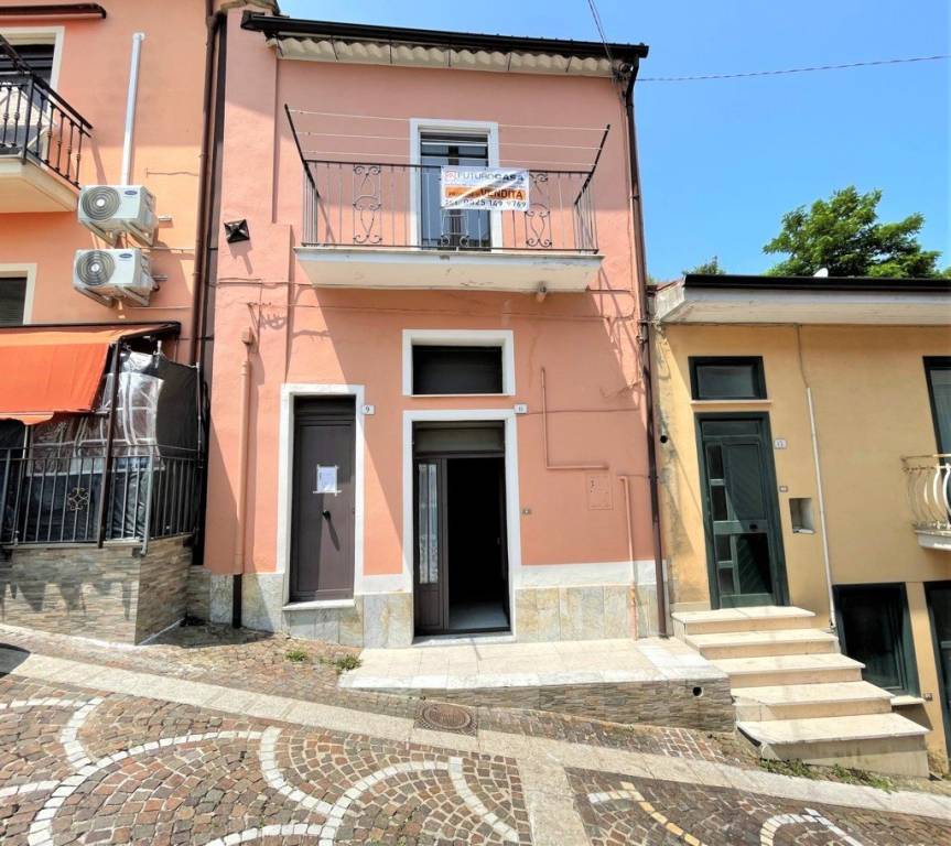 Casa Indipendente in vendita a Montecalvo Irpino via Bastione