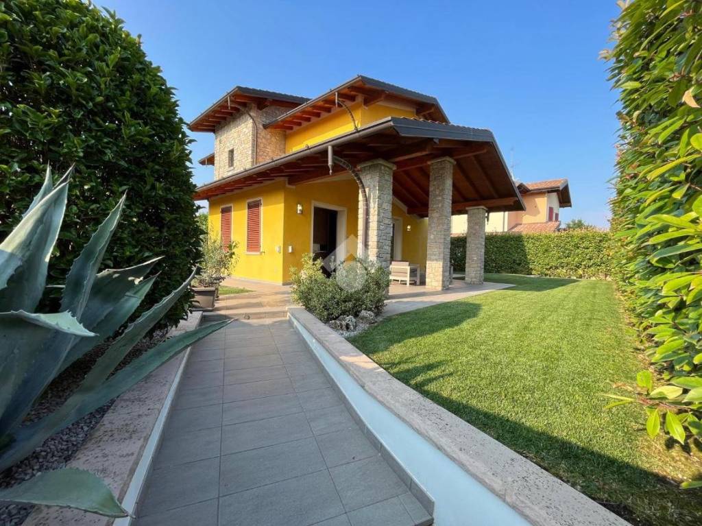 Villa in vendita a Cazzago San Martino via del Brolo, 24