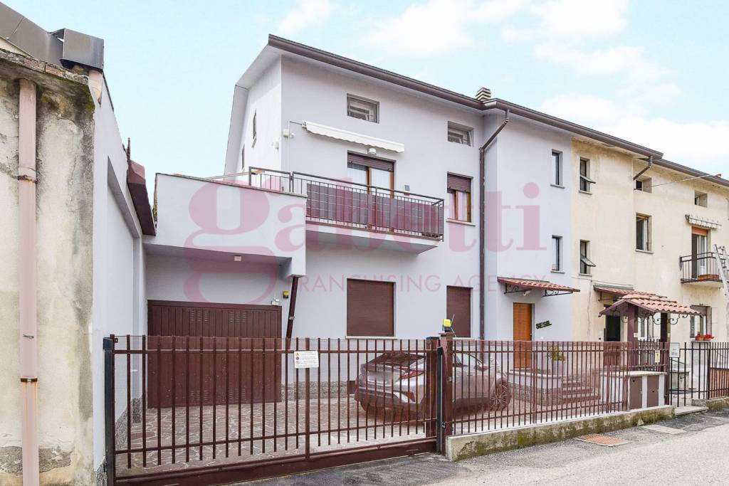 Casa Indipendente in vendita a Cabiate via Giacomo Matteotti, 26