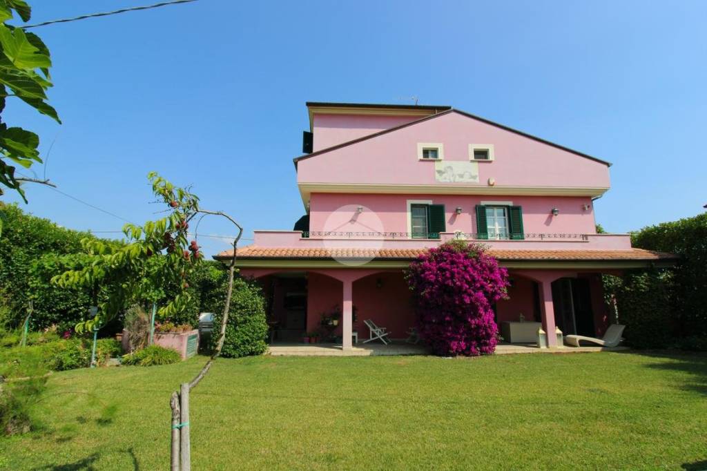 Villa in vendita a Roseto degli Abruzzi via Pagliaccetti, 7