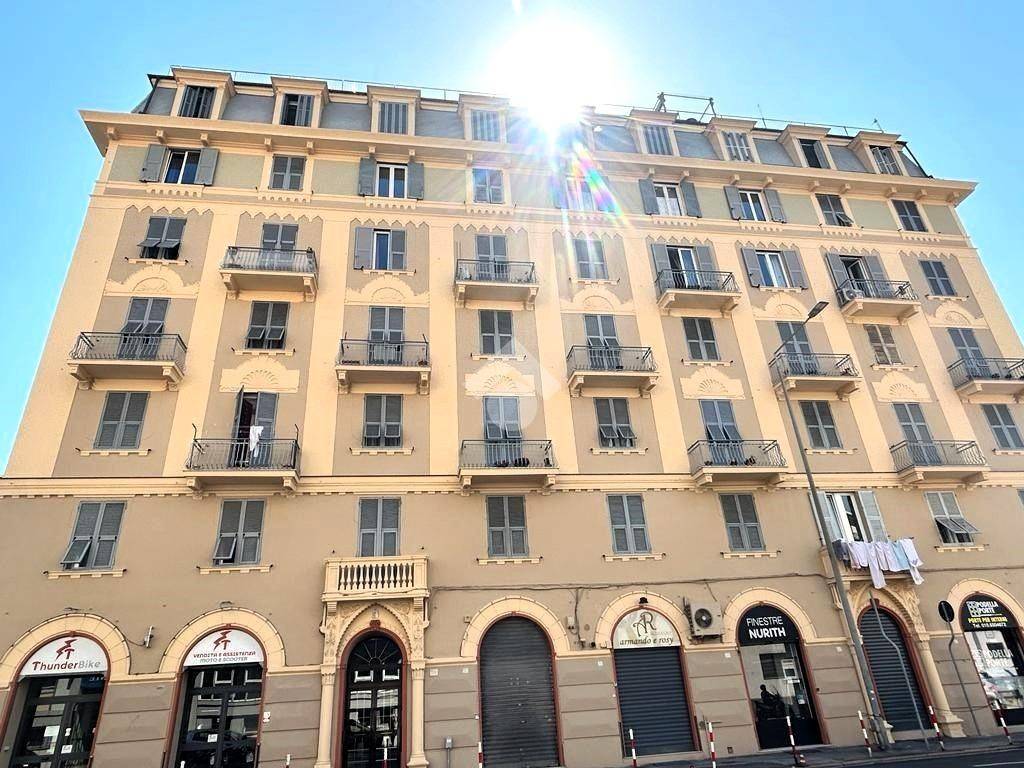 Appartamento in vendita a Genova via Angelo Siffredi
