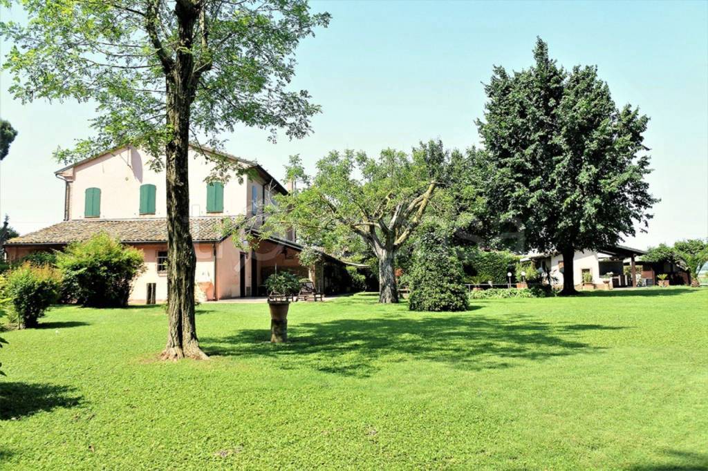 Villa Bifamiliare in vendita a Ravenna via Marina
