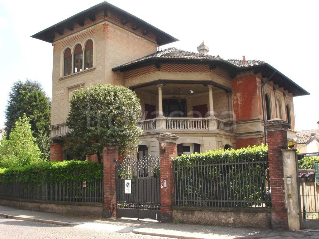 Villa in vendita a Vigevano corso Camillo Benso di Cavour, 68