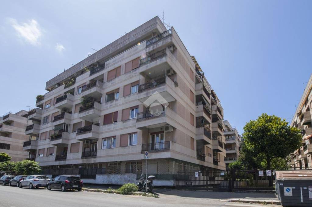 Appartamento in vendita a Roma viale dei promontori, 40