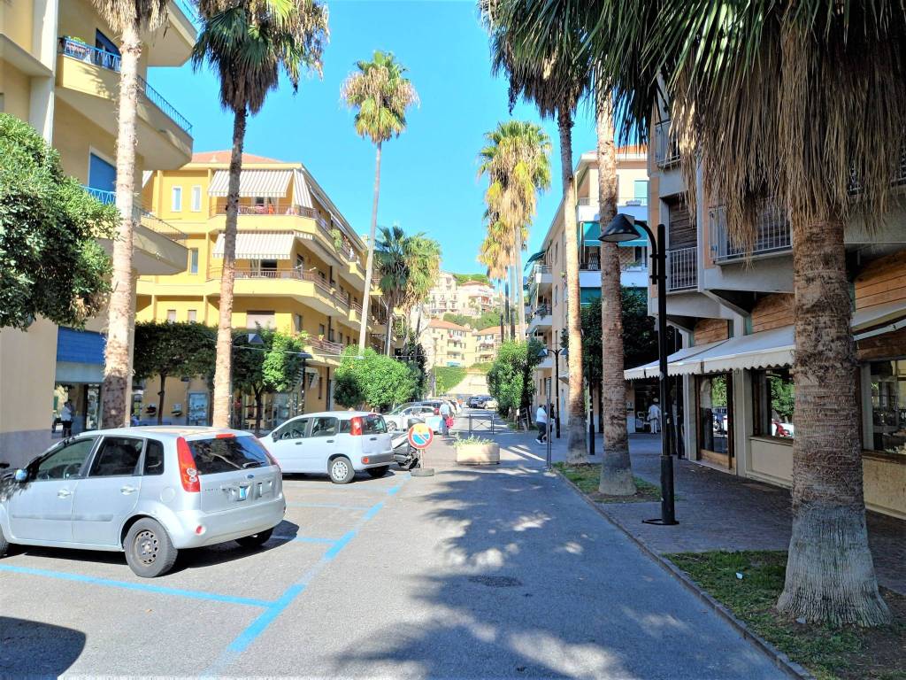 Appartamento in vendita a Pietra Ligure via Emanuele Accame
