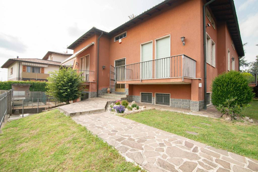 Appartamento in vendita a Capriate San Gervasio corso Italia, 8