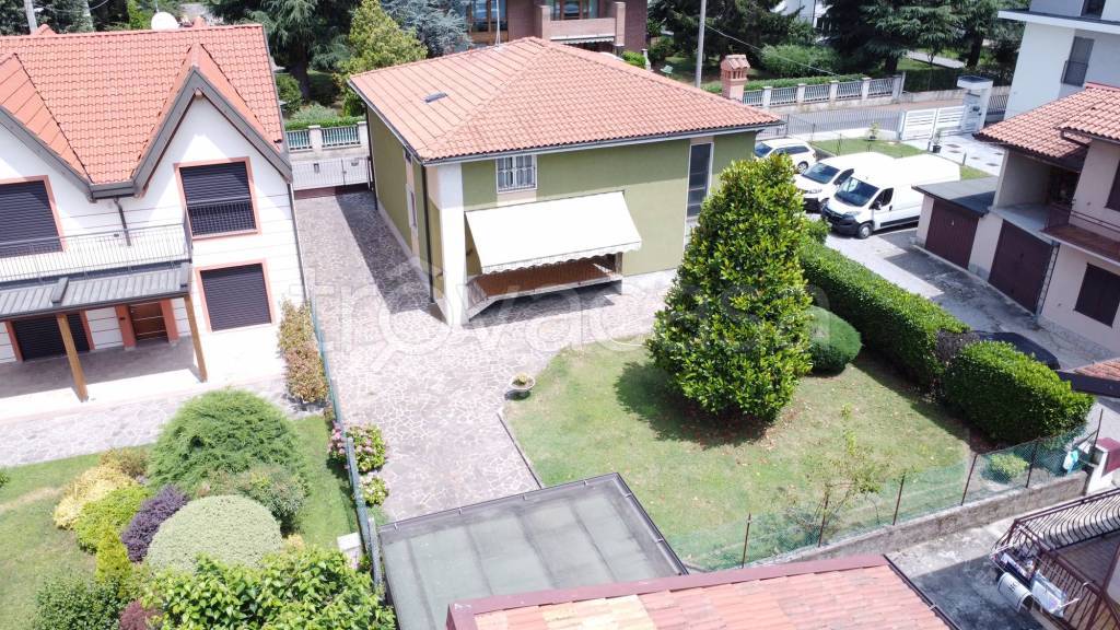 Villa in vendita a Cologno al Serio via Giacomo Leopardi, 10