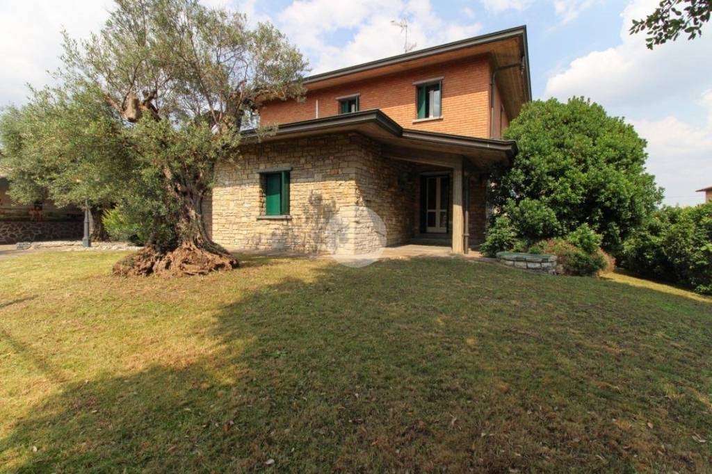 Villa in vendita a Trenzano via g. Leopardi, 1