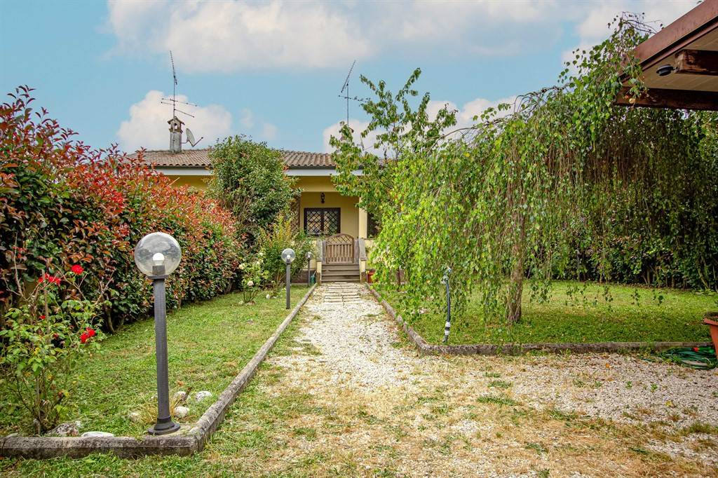Villa Bifamiliare in vendita a Labico strada 14