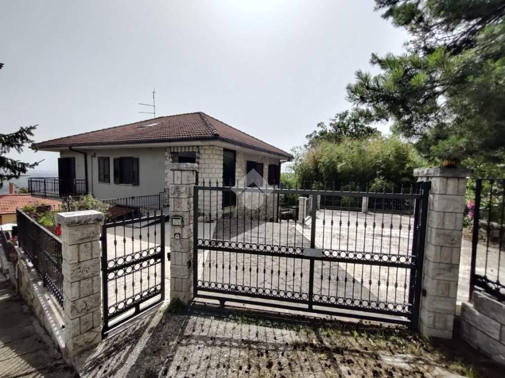 Casa Indipendente in vendita ad Ascoli Piceno frazione Valli di Lisciano, 218